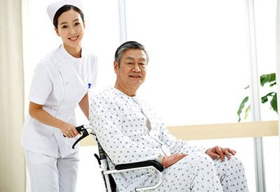 銀發(fā)浪潮下的溫情守護 現(xiàn)代養(yǎng)老服務(wù)與管理新篇章